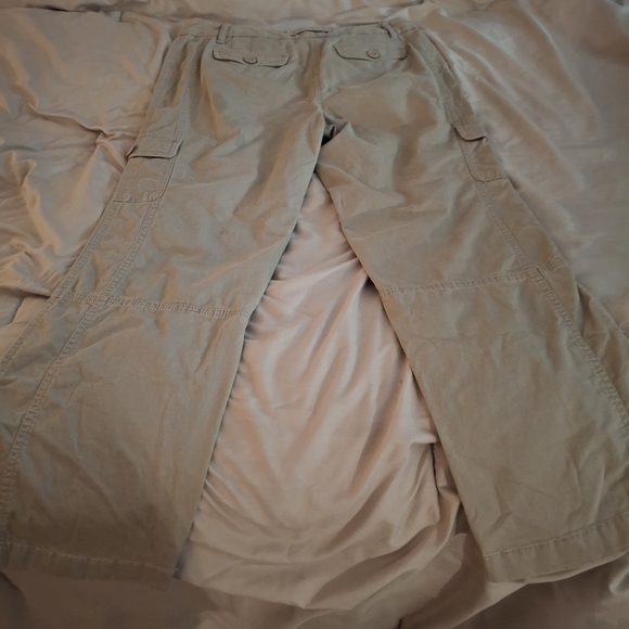 LOFT Women's Khaki Cargo Pants - Picture 8 of 10
